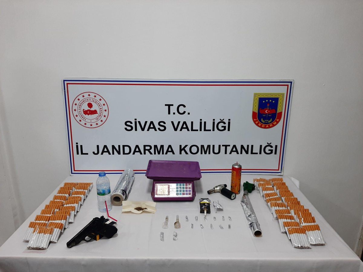 Sivas\'ta uyuşturucu operasyonunda 2 şüpheli yakalandı