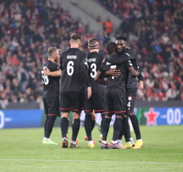 Sivasspor, UEFA Avrupa Konferans Ligi'nde son 16 turuna kaldı Sivasspor, UEFA Avrupa Konferans Ligi'nde son 16 turuna kaldı