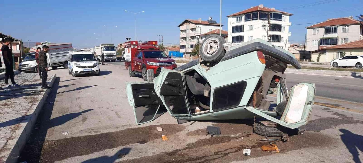 Suluova\'da trafik kazası: 3 yaralı