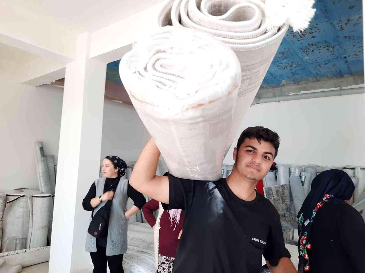 Ucuz halı almak için yoğunluk oluşturdular