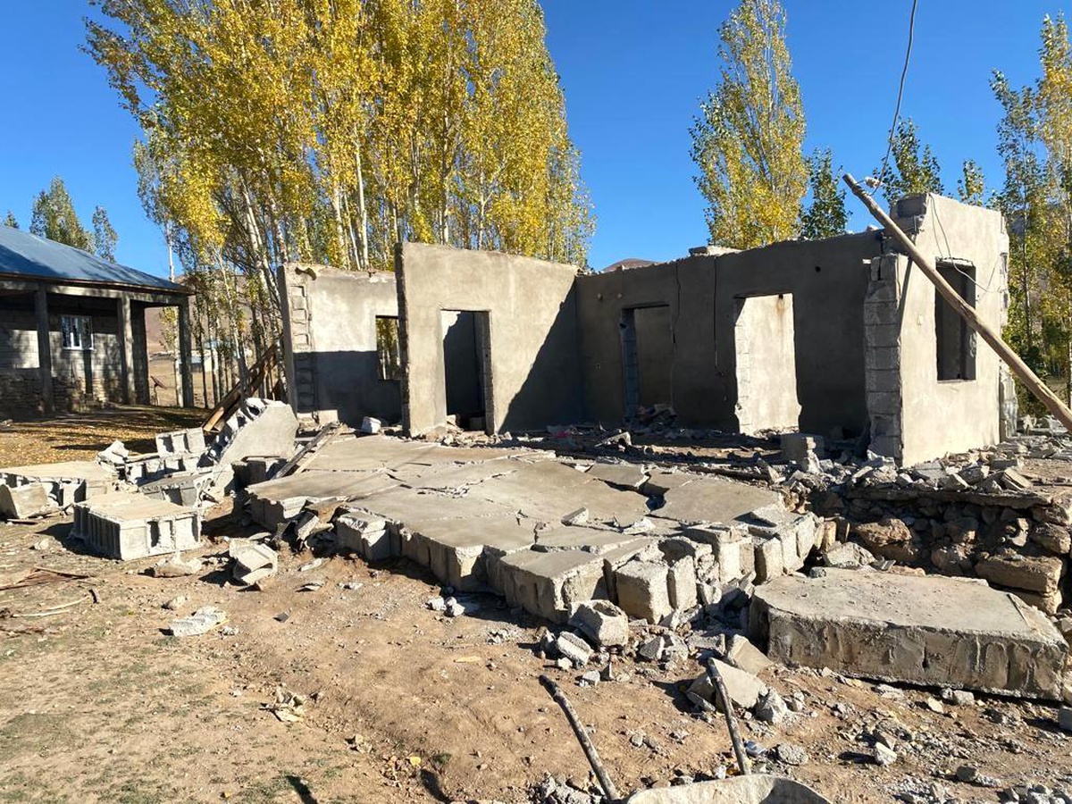 Yıktığı duvarın altında kalan kişi hayatını kaybetti