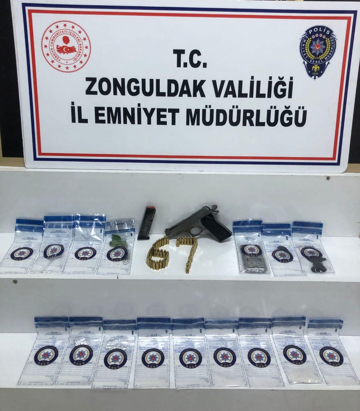 Zonguldak\'ta uyuşturucu operasyonunda yakalanan 4 zanlıdan 3\'ü tutuklandı