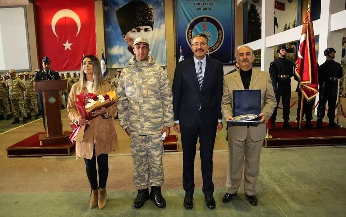 Acemi eğitimini tamamlayan erler yemin etti
