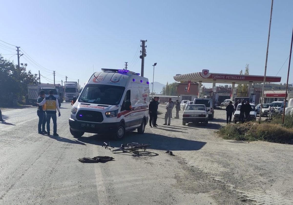 Afyonkarahisar\'da kamyonetle çarpışan bisikletli öldü