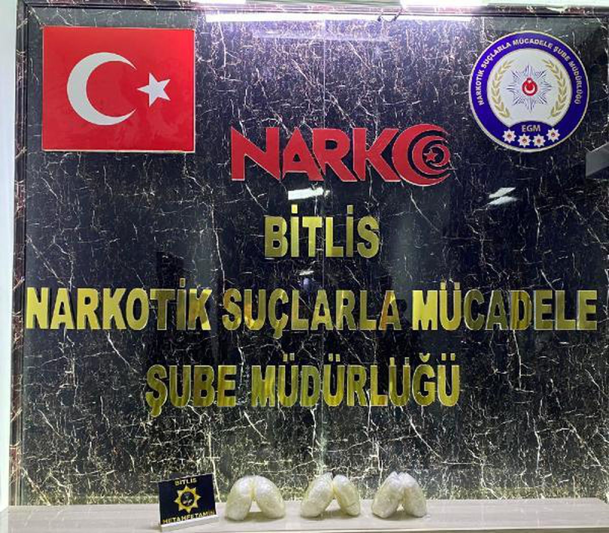 Bitlis\'te 3 kilo metamfetamine 2 gözaltı