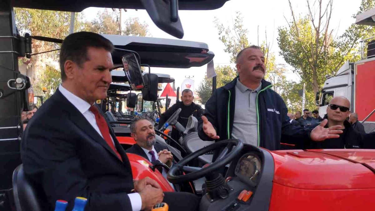 \'Çiftçi traktör alamıyor\' diyen Sarıgül\'e \'Traktör yetiştiremiyoruz\' yanıtı