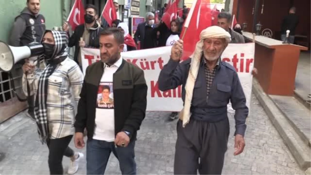 Çocukları dağa kaçırılan aileler HDP önündeki eylemlerini sürdürdü