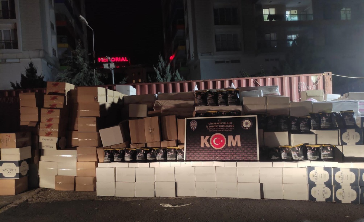 Diyarbakır\'da 550 kilogram kaçak tütün ve 7 milyon 500 bin makaron ele geçirildi