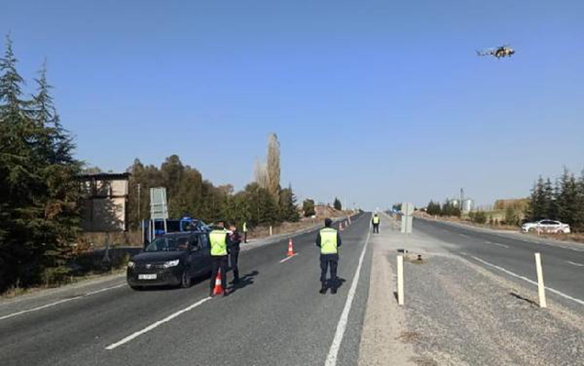 Eskişehir\'de jandarmadan helikopter destekli trafik denetimi