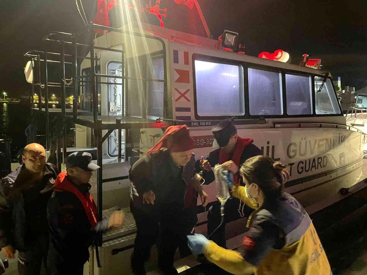 Gökçeada\'da rahatsızlanan vatandaş tahliye edildi