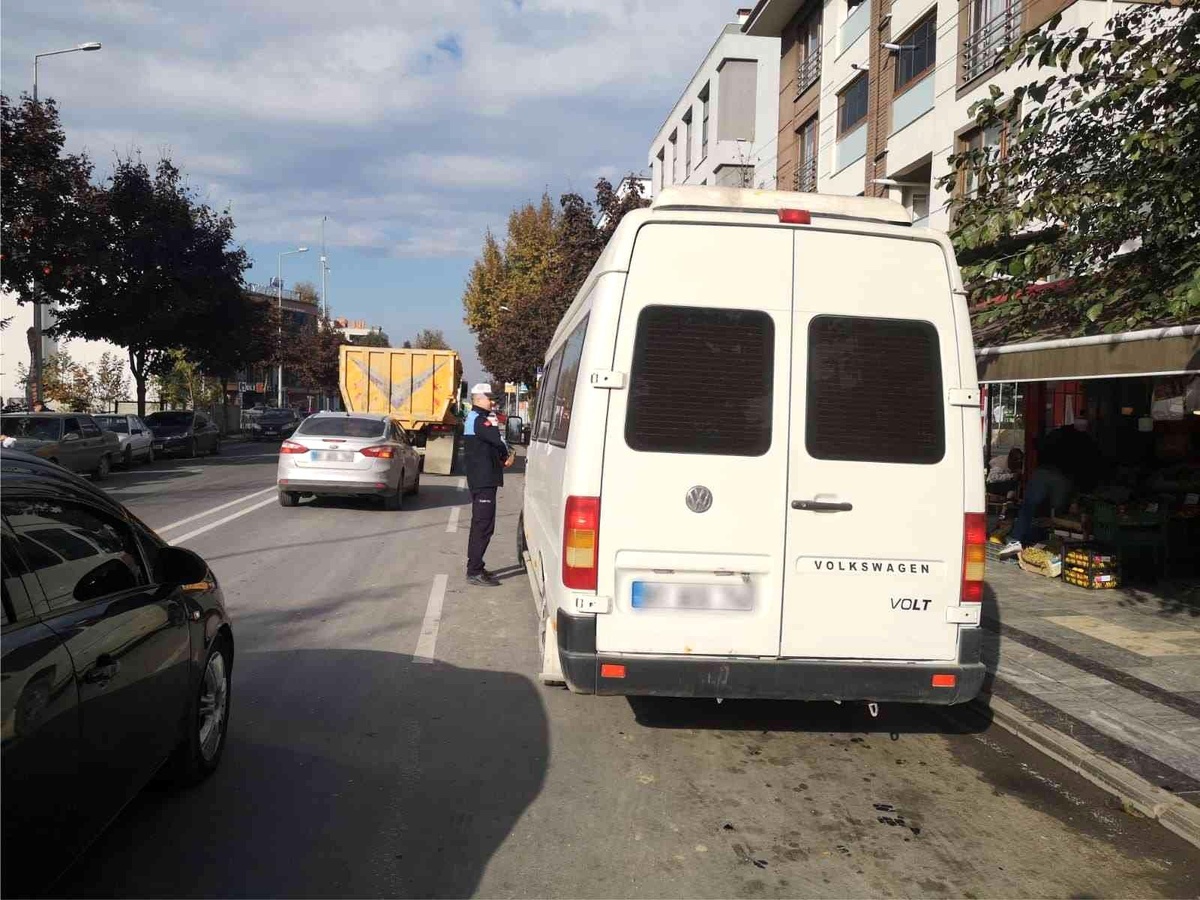 Güzergah dışı yolcu taşımacılığı yapan sürücülere işlem yapıldı