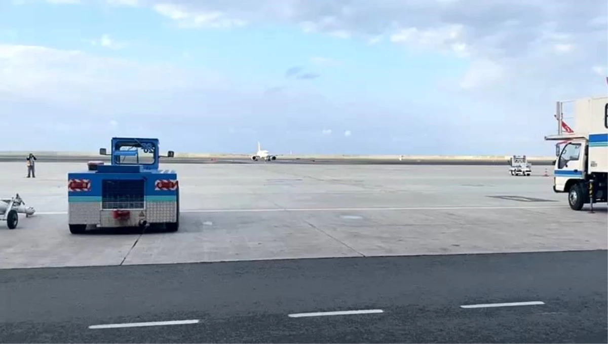 Hava muhalefeti nedeniyle Gürcistan\'a inemeyen uçak Rize\'ye indi