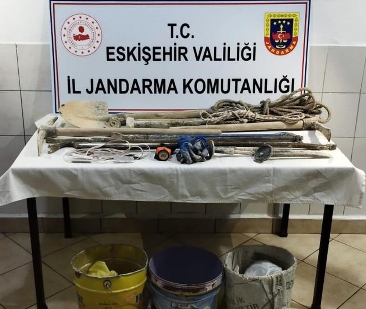 Kaçak kazı yapan 4 şahıs suçüstü yakalandı