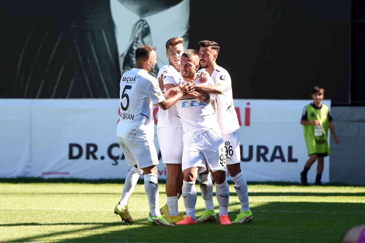 Manisa FK, Sakaryaspor\'u konuk ediyor