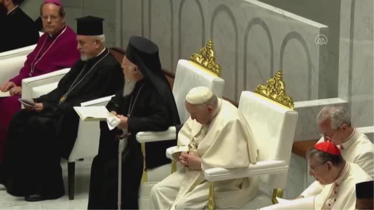 Papa Franciscus, Our Lady of Arabia Katedrali\'nde Barış duası yaptı (2)