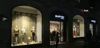 Paris karanlığa gömüldüMağazalar mesai bitiminde vitrinlerini kararttı