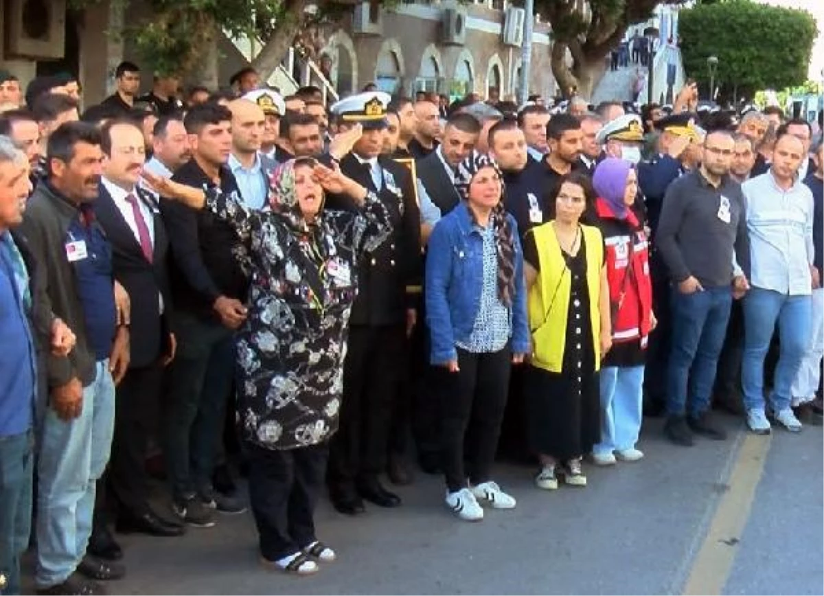 ŞEHİT ANNESİ, OĞLUNU ASKER SELAMIYLA UĞURLADI