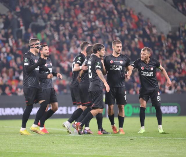 Türkiye'den Avrupa'da rekor gelir! Türk takımları kasayı öyle böyle doldurmadı Türkiye'den Avrupa'da rekor gelir! Türk takımları kasayı öyle böyle doldurmadı
