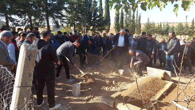 Yarı çıplak halde ölü bulunan çocuğun kimliği belli oldu Yarı çıplak halde ölü bulunan çocuğun kimliği belli oldu