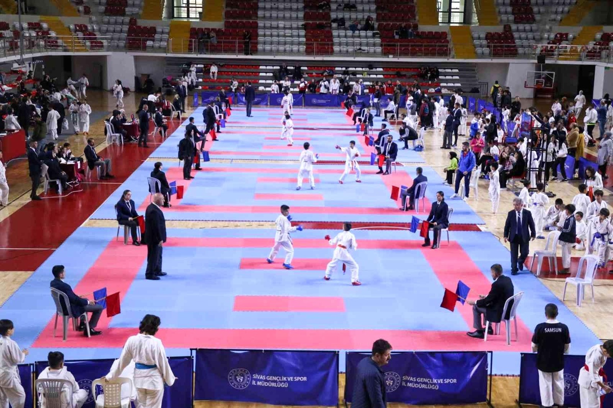 7. Cumhuriyet Kupası iller arası karate turnuvası Sivas\'ta başladı