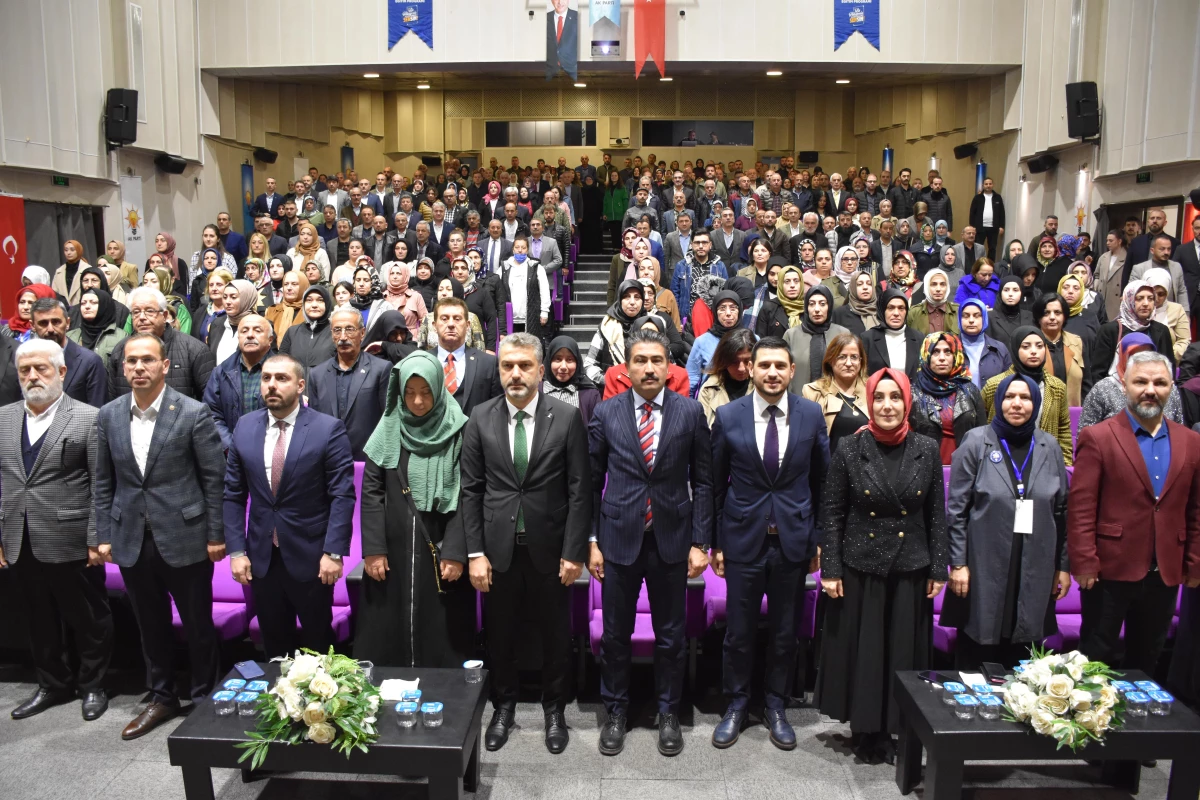 AK Parti Trabzon teşkilatına "Türkiye Yüzyılı" temalı eğitim verildi