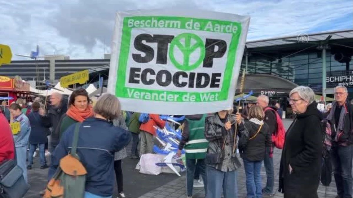 AMSTERDAM - Hollanda\'da çevreciler, Amsterdam Schiphol Havalimanı\'nı protesto etti