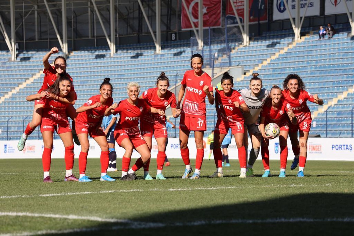Ankara Büyükşehir Belediyesi FOMGET, Kadın Futbol Süper Ligi\'nde galibiyet serisini sürdürdü