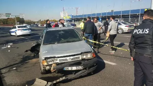 Arızalanan otomobilin sürücüsü, kamyonetin çarpmasıyla öldü