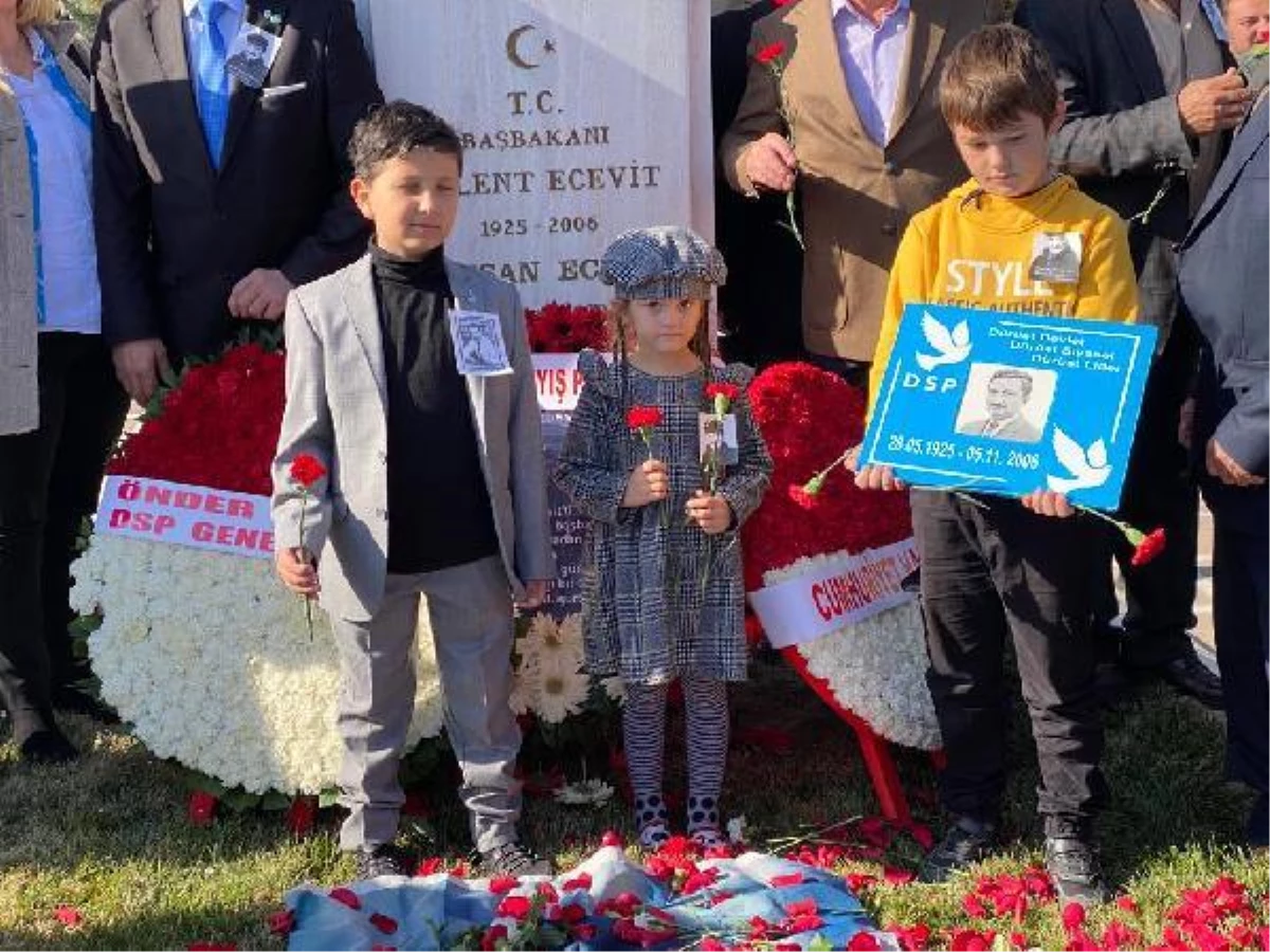Bülent Ecevit, 16\'ncı ölüm yılında mezarı başında anıldı