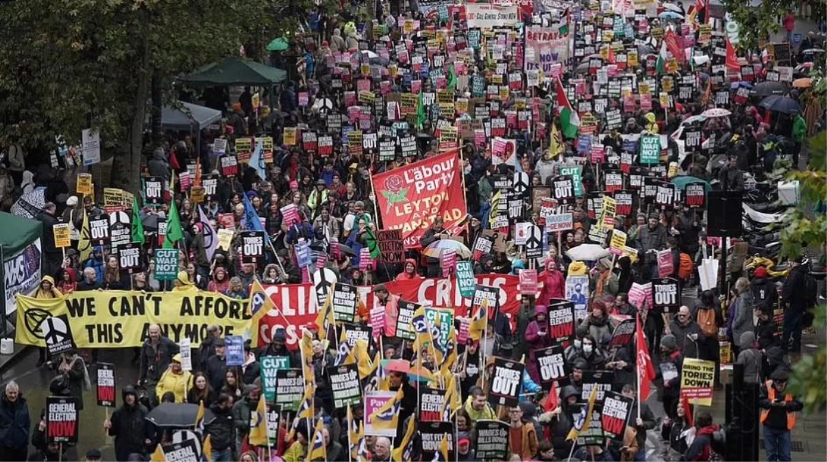 İngiltere\'de hayat pahalılığı protestosu! Binlerce kişi sokağa indi