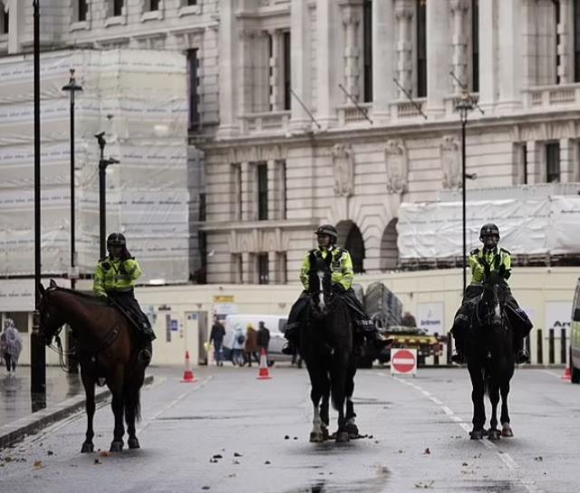 İngiltere'de halk sokağa döküldü! Binlerce kişi hayat pahalılığı için protesto düzenlendi