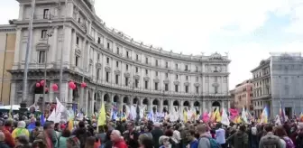 İtalya'da binlerce kişi 'barış' için yürüdü