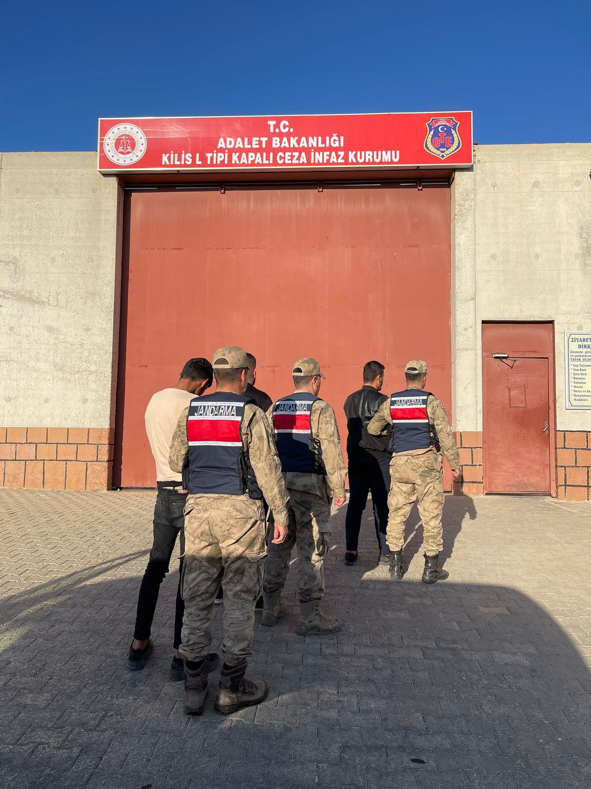 Kilis\'te göçmen kaçakçılığı operasyonunda 3 zanlı tutuklandı