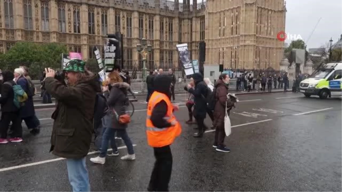 Londra\'da hayat pahalılığı protesto edildi