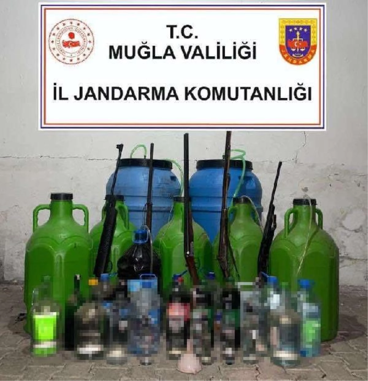 Muğla\'da 1958 litre sahte içki ele geçirildi