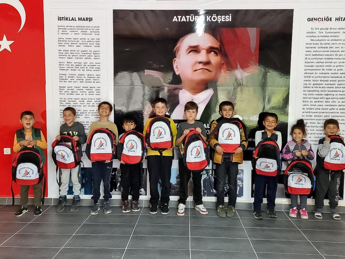 Muratpaşa Belediyesi\'nden 19 Yıl Sonra Açılan Okula Yardım