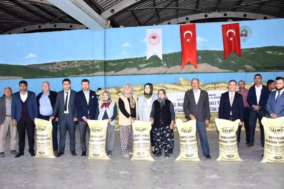 Pazarlar\'da 125 çiftçiye sertifikalı 20 ton buğday ve 20 ton arpa tohumu dağıtıldı