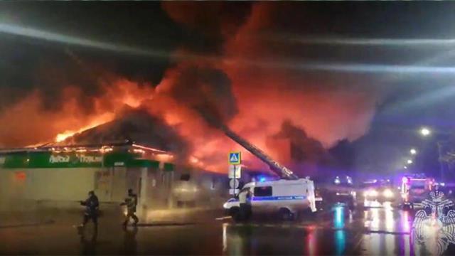 Rusya'da gece kulübünde çıkan yangında 13 kişi öldü