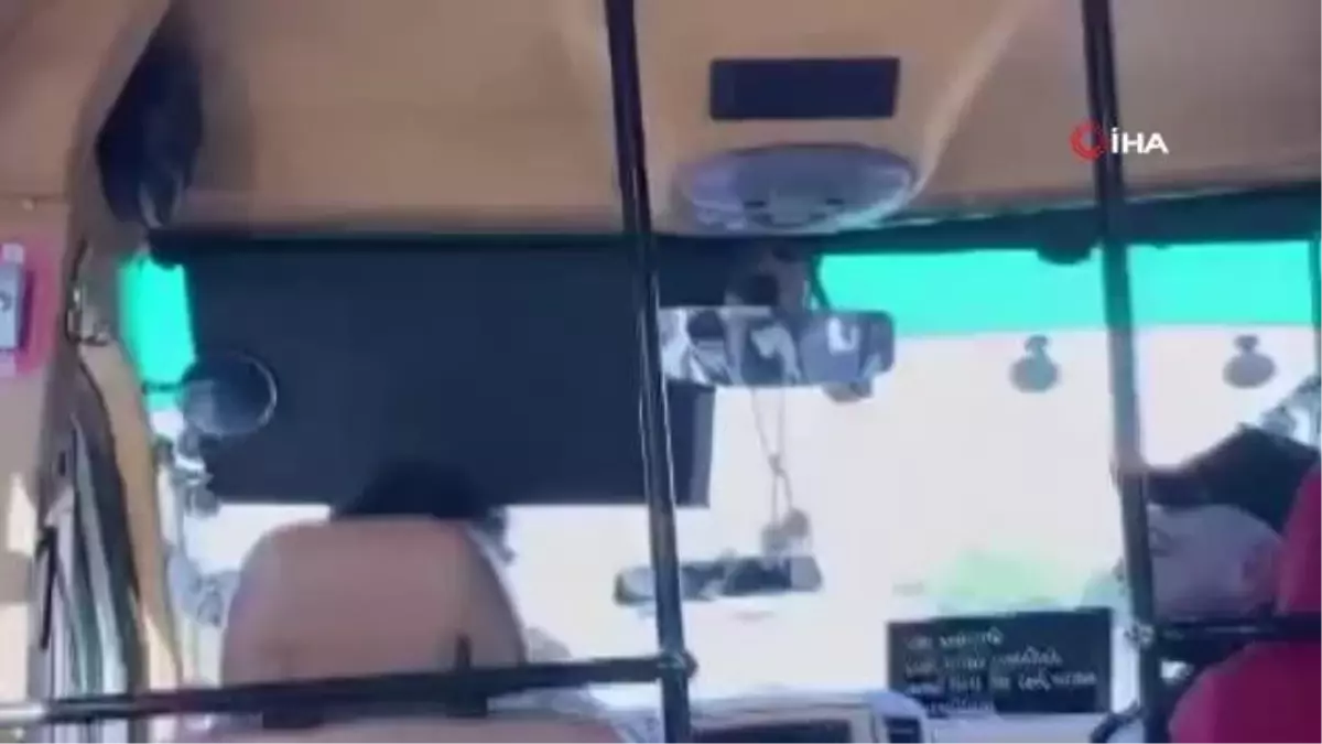 TEM Otoyolu'nda minibüste 'seyir halindeyken şoför değişikliği' kamerada