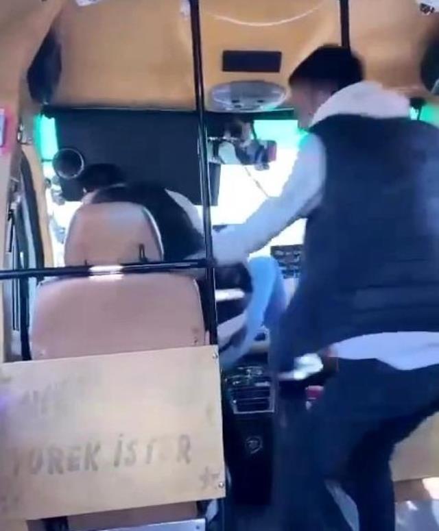 TEM otoyolunda minibüste 'seyir halindeyken şoför değişikliği' kamerada TEM otoyolunda minibüste 'seyir halindeyken şoför değişikliği' kamerada