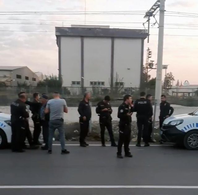 ADANA'DA POŞET İÇERİSİNDE YOL KENARINA BIRAKILMIŞ BEBEK CESEDİ BULUNDU ADANA'DA POŞET İÇERİSİNDE YOL KENARINA BIRAKILMIŞ BEBEK CESEDİ BULUNDU