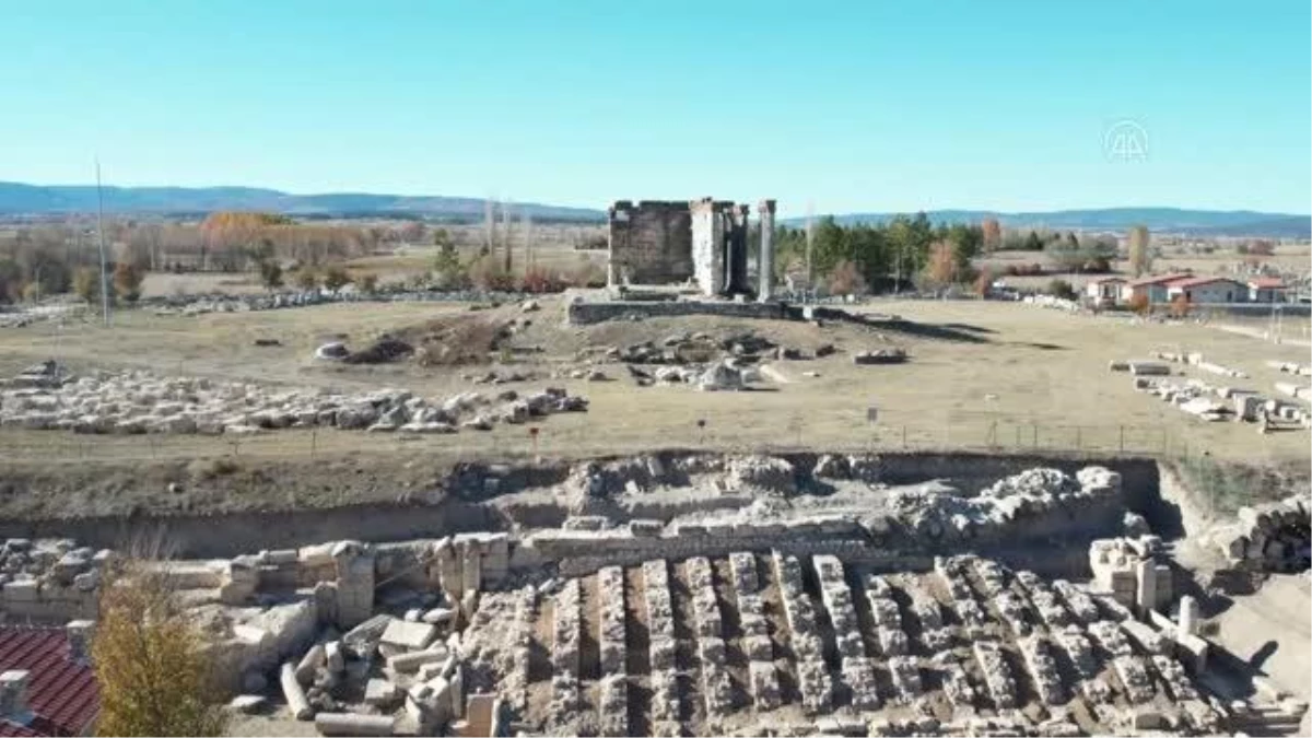 Aizanoi\'de Romalılardan kalma yuvarlak planlı çeşme kalıntısı bulundu