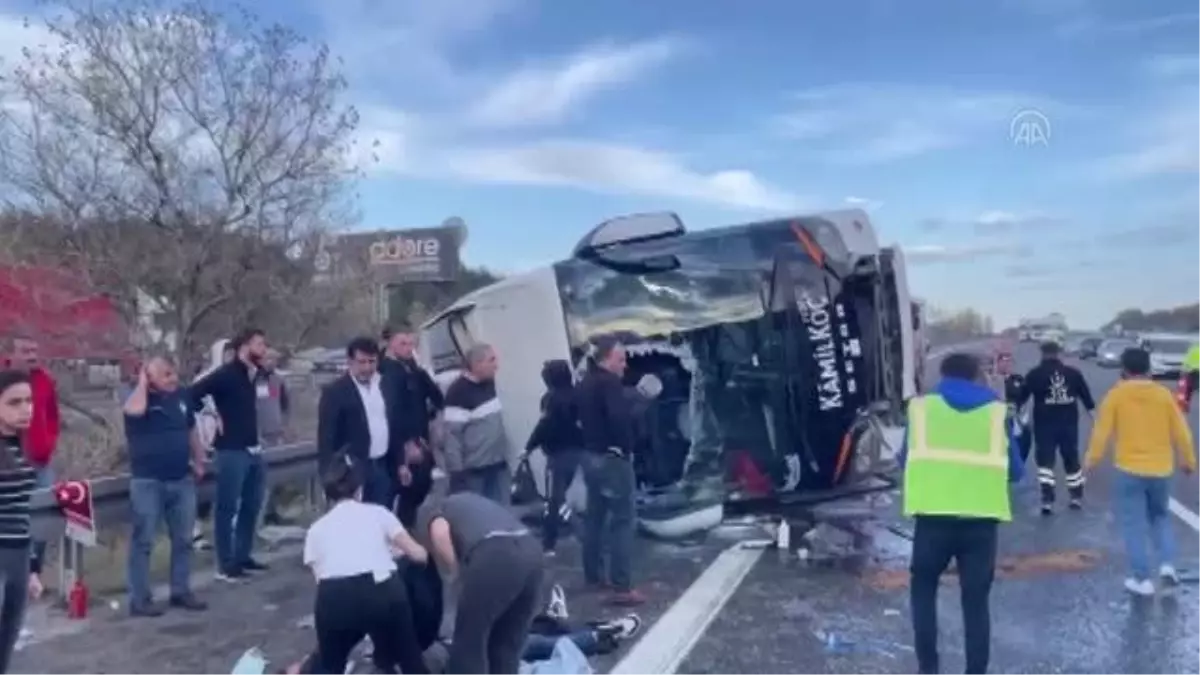 Anadolu Otoyolu'nun Bolu Kesiminde Yolcu Otobüsü Devrildi, 3 Kişi öldü ...