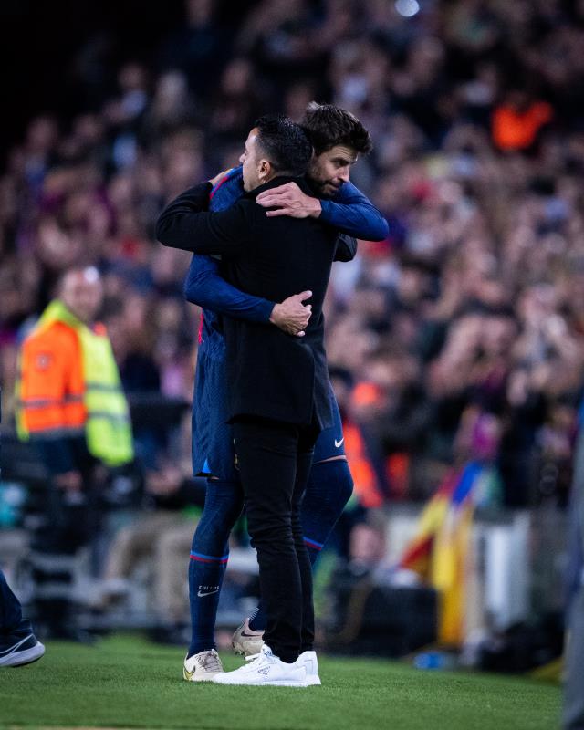 Barcelona efsanesi Pique gözyaşları içinde futbola veda etti! Konuşması herkesi derinden etkiledi Barcelona efsanesi Pique gözyaşları içinde futbola veda etti! Konuşması herkesi derinden etkiledi