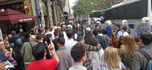 BEYOĞLU'NDA HDP YÜRÜYÜŞÜNE POLİS MÜDAHALESİ 121 GÖZALTI