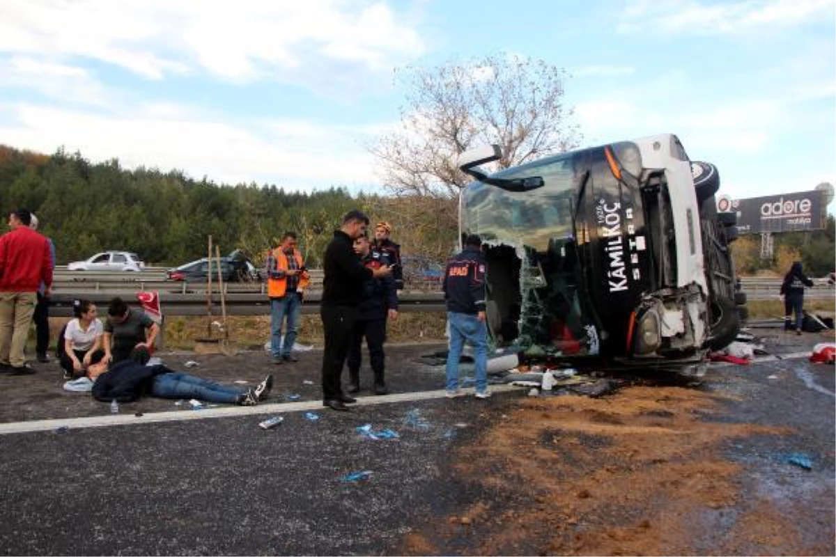 Bolu\'da yolcu otobüsü devrildi; 3 ölü, 32 yaralı (4)