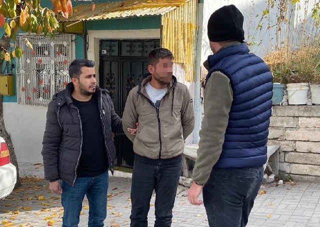 Cinayet şüphelisi, KPSS'den çıkışta yakalandı Cinayet şüphelisi, KPSS'den çıkışta yakalandı