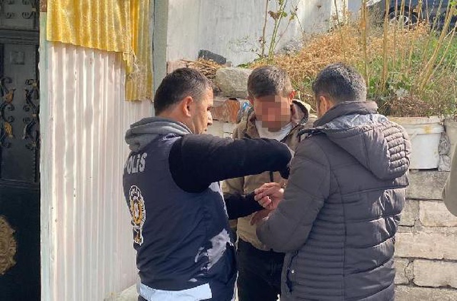 Cinayet şüphelisi, KPSS'den çıkışta yakalandı Cinayet şüphelisi, KPSS'den çıkışta yakalandı