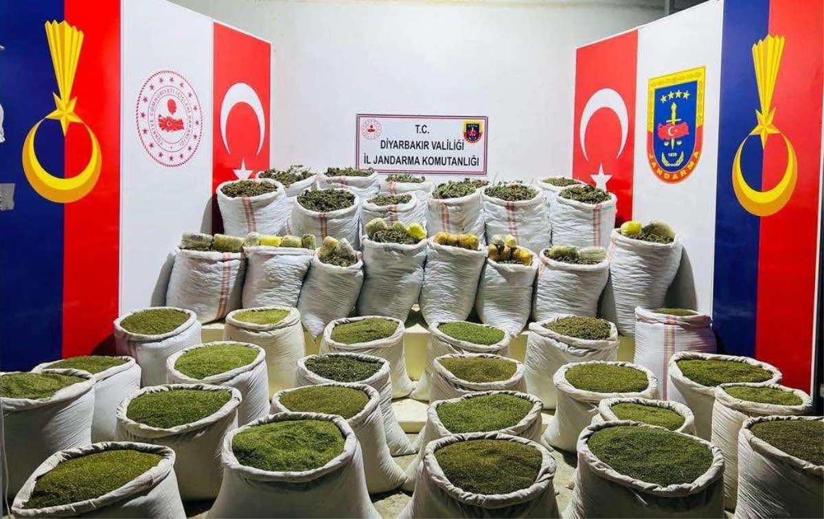 İçişleri: Diyarbakır\'da 750 kilo toz esrar ile 1200 kilo kubar esrar ele geçirildi