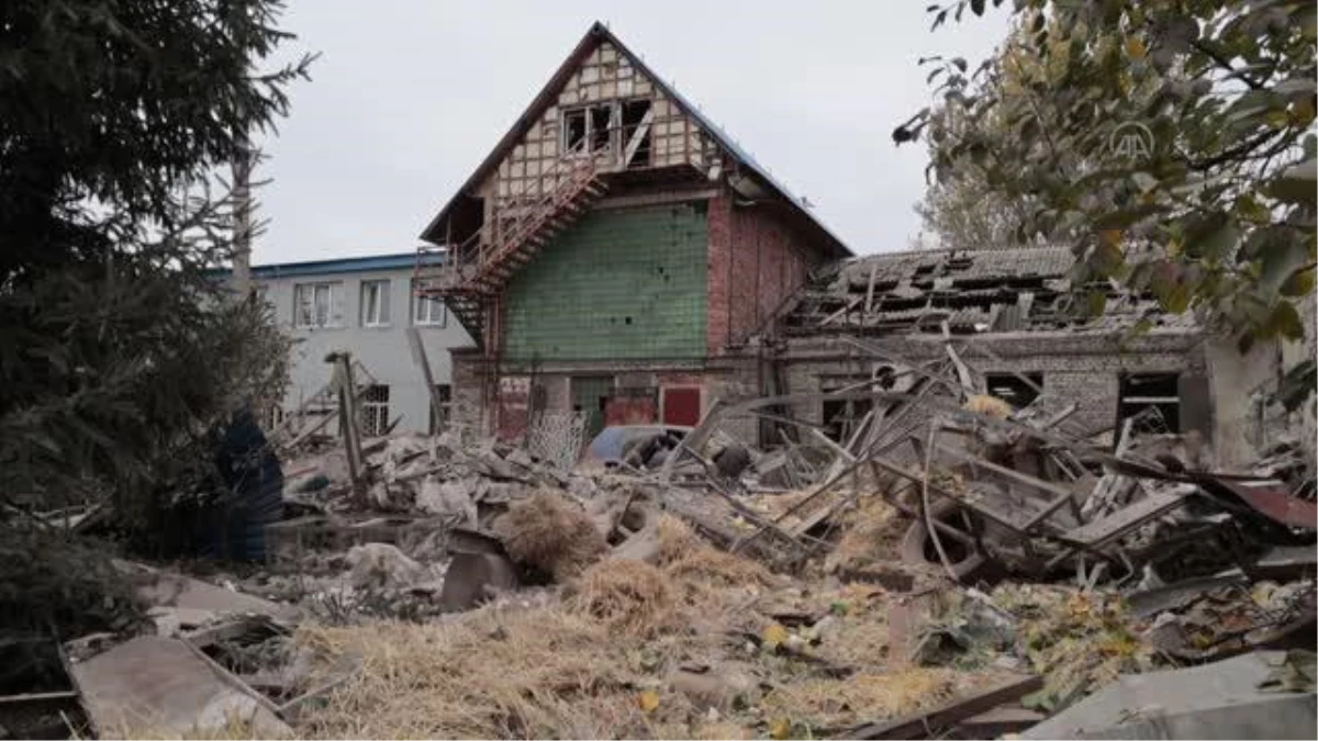 Donetsk\'teki bombardımanda araçlar ve binalar zarar gördü